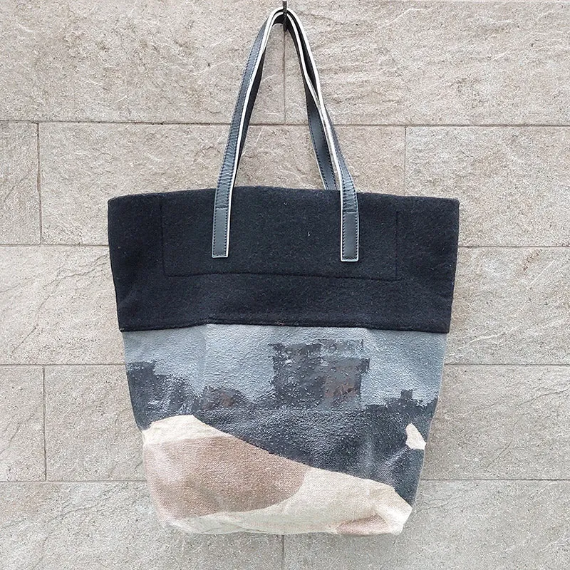 Exquisite J/Large black felt tote bag